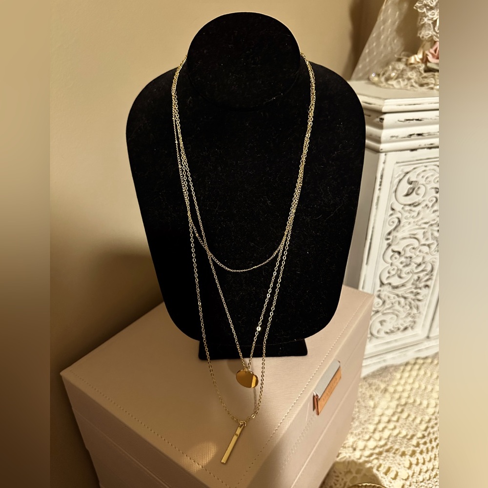 Gold necklace 3 strands held with one lobster clasp
Beautiful and dainty 
NWOT